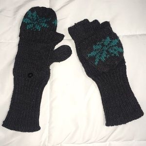 Cute dark grey snowflake mittens:)
